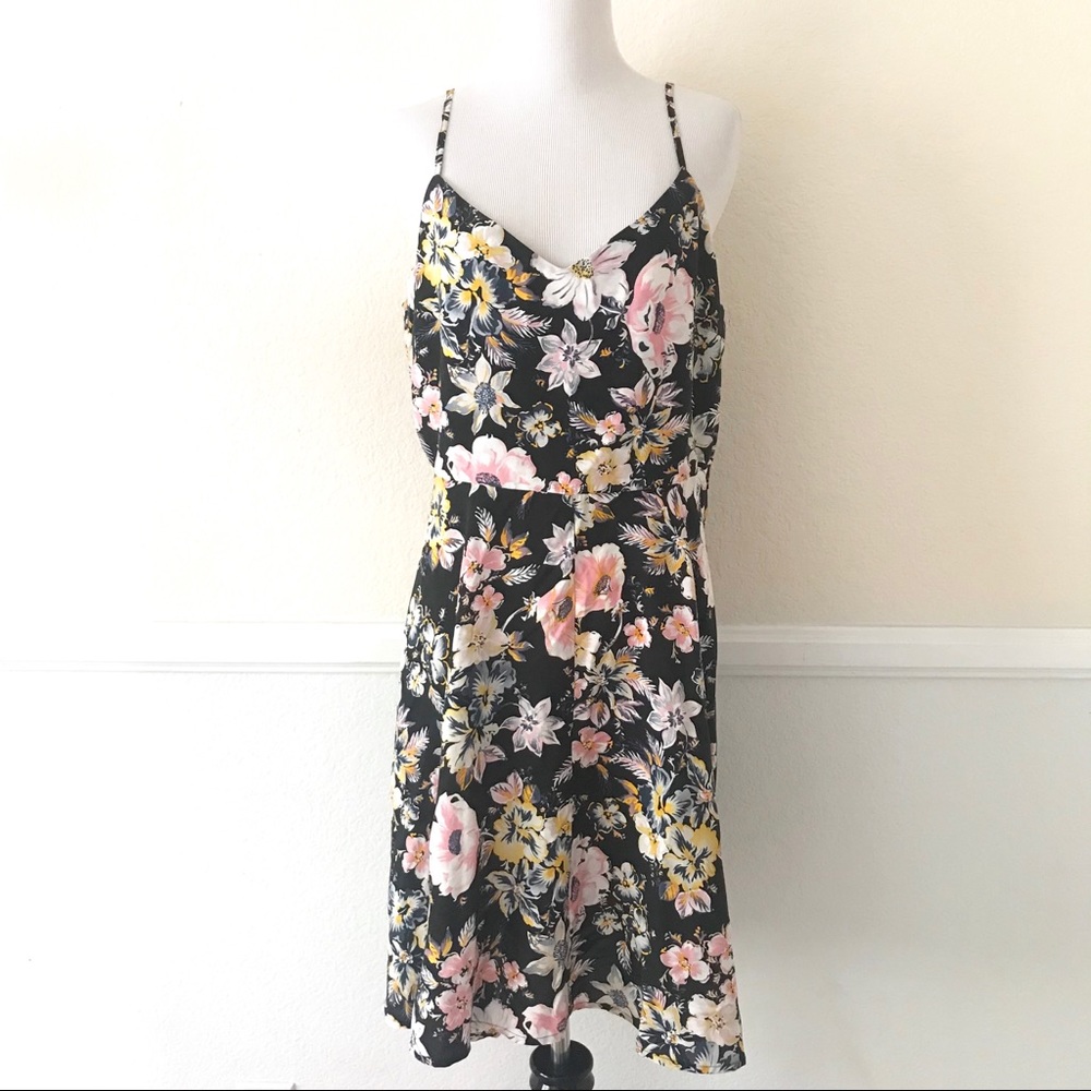 ❗️SOLD❗️GAP Women’s Black Floral Dresss - Picture 7 of 8